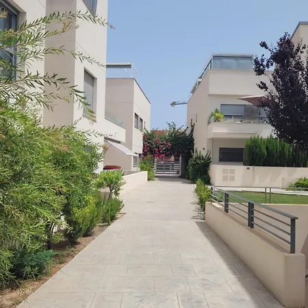 Modern Luxury With Pool & Terrace Pmt01 *