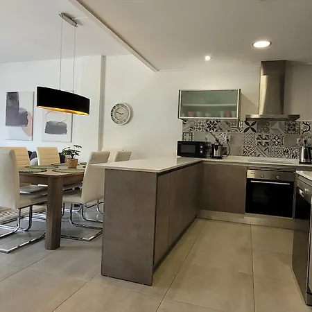 Pmt01 - Modern, Luxury, 3Br, 2 Bath *