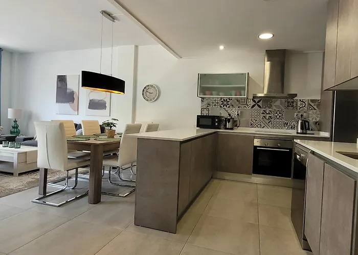 Modern Luxury Apartment With Pool & Terrace *